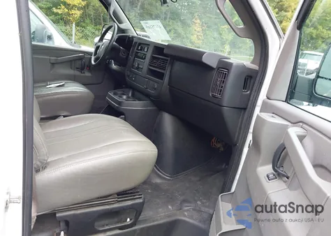 2017 Chevrolet Express 2500 Work Van z USA, uszkodzony, nr VIN 1GCWGAFFXH1342794